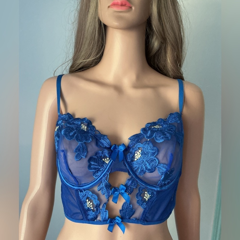 Chic Blue Floral Lace Bra